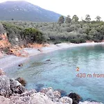 Six Independent By The Sea *