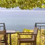 Six Independent By The Sea