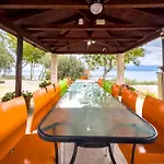 Six Independent By The Sea