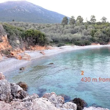 Six Independent By The Sea *