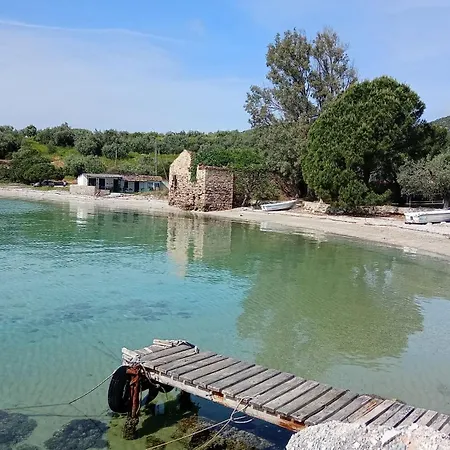 Six Independent By The Sea * Glífa