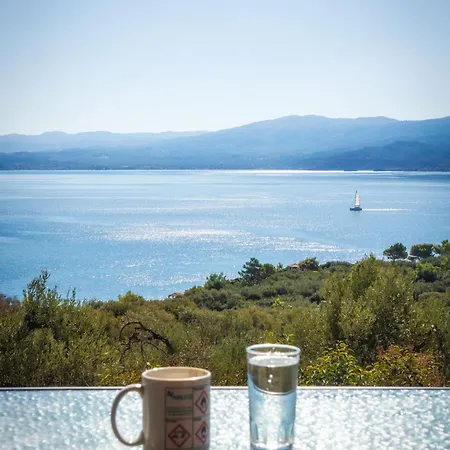 Six Independent By The Sea 度假居