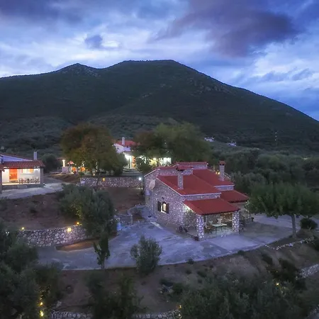 Six Independent By The Sea 度假居 *