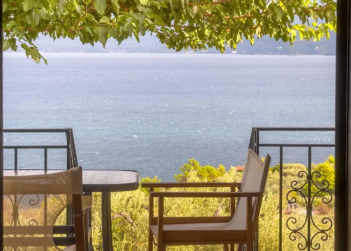 Six Independent By The Sea